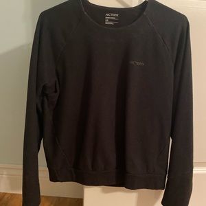 Arc’teryx black momenta crew neck sweater. Women’s size small.